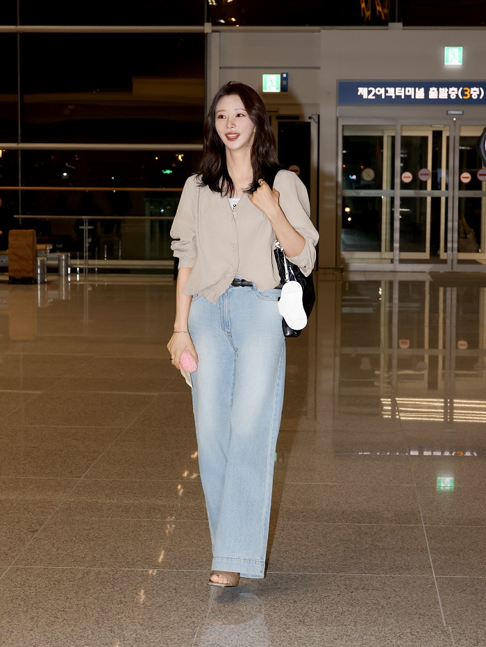 이주빈 공항패션, 시슬리로 완성한 캐주얼룩의 정석 27-Image